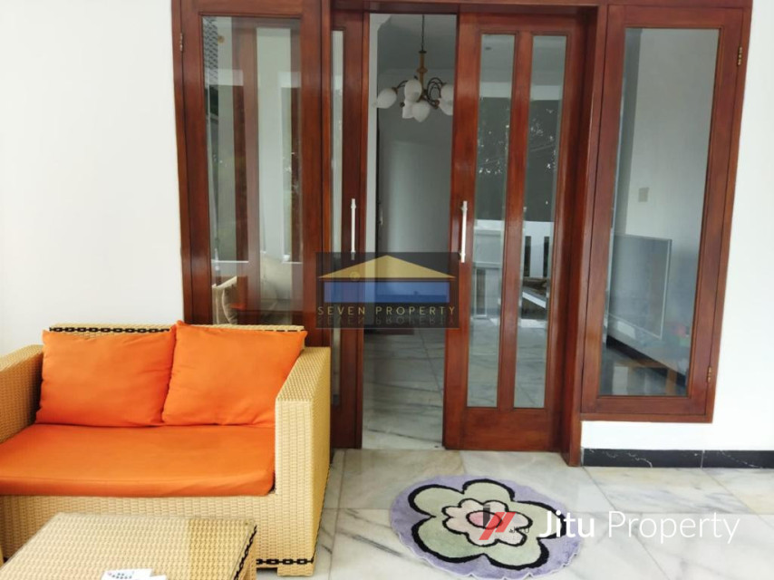 Dijual Rumah Hook Full Renovasi Semi Furnished di Bukit Golf Riverside