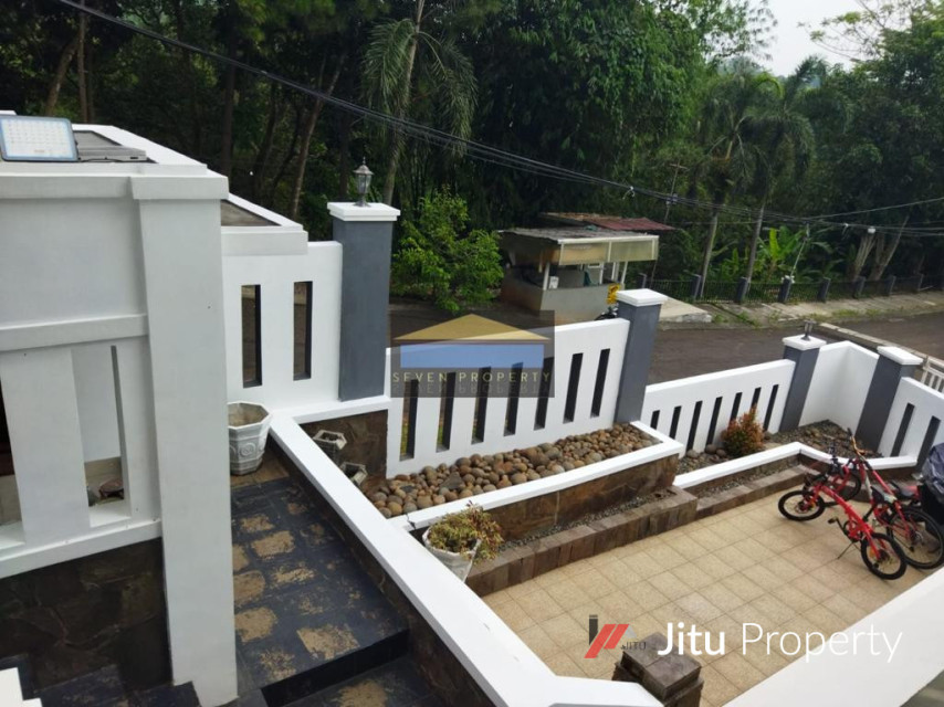 Dijual Rumah Hook Full Renovasi Semi Furnished di Bukit Golf Riverside