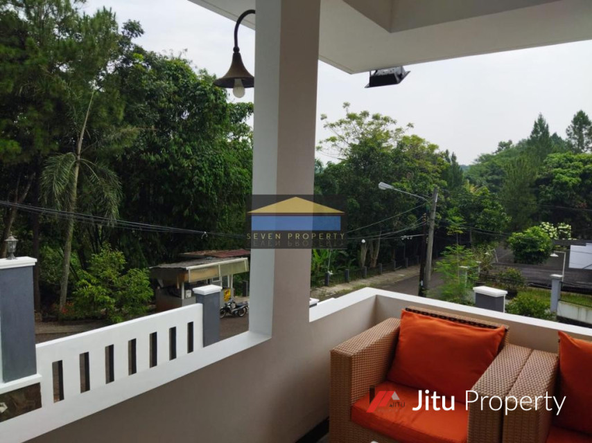 Dijual Rumah Hook Full Renovasi Semi Furnished di Bukit Golf Riverside