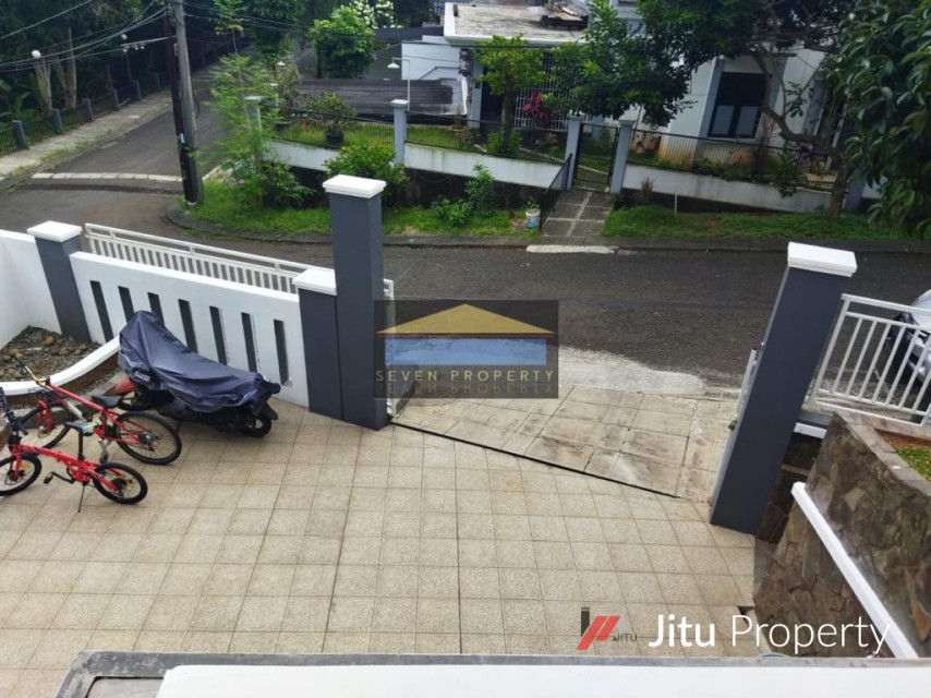 Dijual Rumah Hook Full Renovasi Semi Furnished di Bukit Golf Riverside