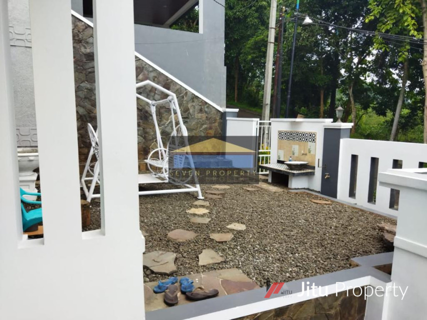 Dijual Rumah Hook Full Renovasi Semi Furnished di Bukit Golf Riverside