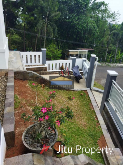 Dijual Rumah Hook Full Renovasi Semi Furnished di Bukit Golf Riverside