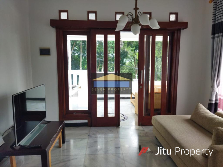 Dijual Rumah Hook Full Renovasi Semi Furnished di Bukit Golf Riverside