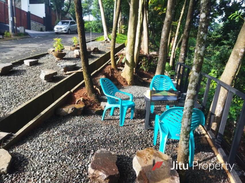 Dijual Rumah Hook Full Renovasi Semi Furnished di Bukit Golf Riverside