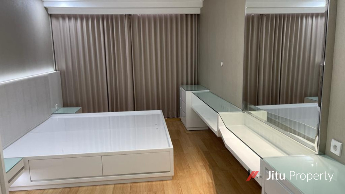 Dijual unit Apartemen The Peak Residence Baru Furnished Surabaya