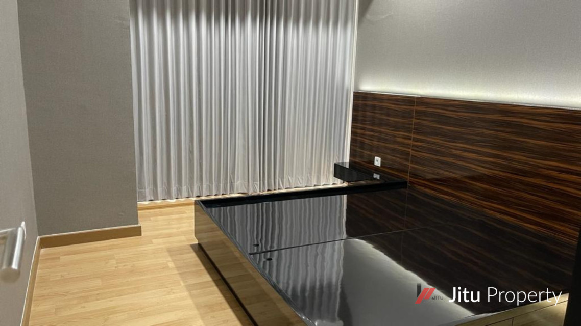 Dijual unit Apartemen The Peak Residence Baru Furnished Surabaya