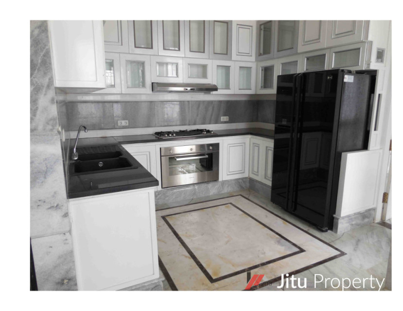 Dijual Rumah Mewah Kawasan Menteng Jakarta Pusat SHM