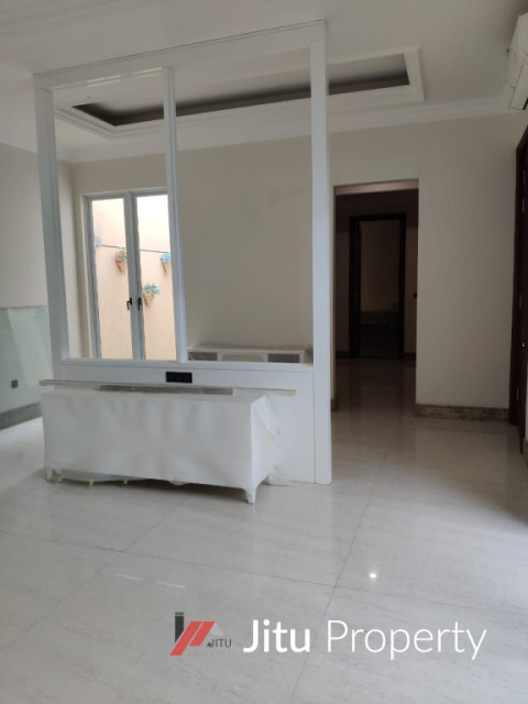 Dijual Rumah Graha Famili Surabaya Baru Semi Furnished Siap Huni