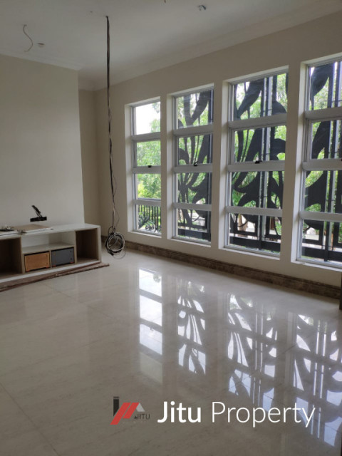 Dijual Rumah Graha Famili Surabaya Baru Semi Furnished Siap Huni