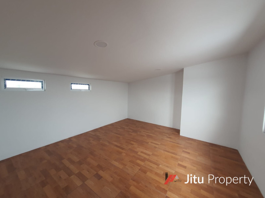 Dijual Rumah baru Minimalis Hook di Graha Natura, Surabaya