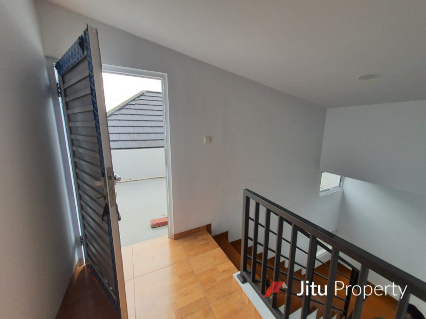 Dijual Rumah baru Minimalis Hook di Graha Natura, Surabaya