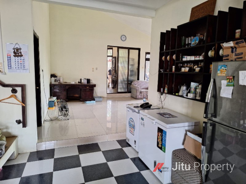 Dijual Rumah Siaphuni lahan luas Jl Moh Khaffi 1 Jagakarsa