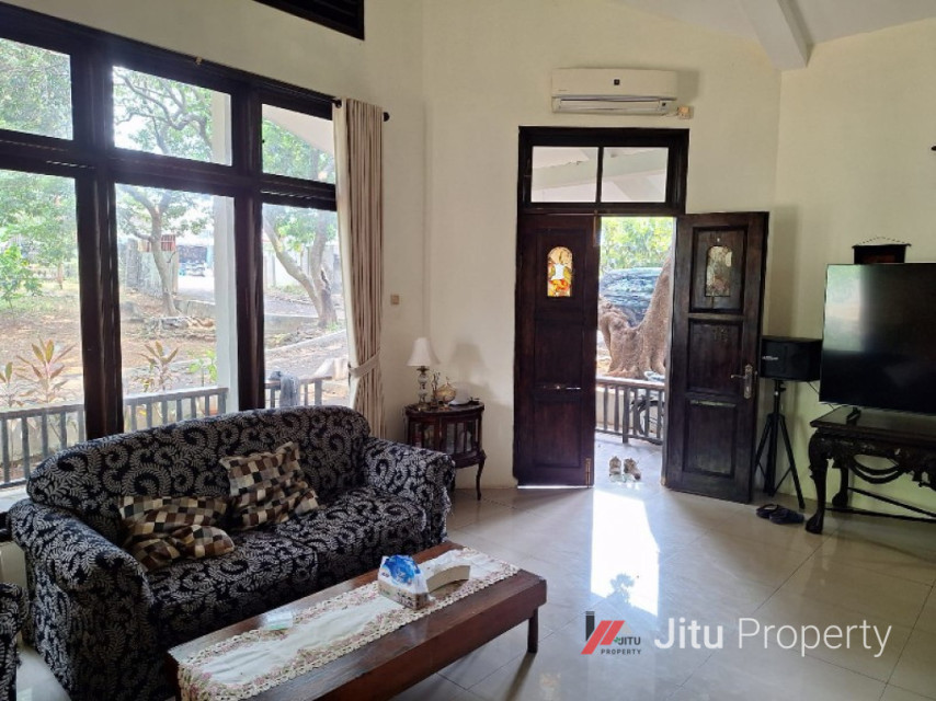 Dijual Rumah Siaphuni lahan luas Jl Moh Khaffi 1 Jagakarsa