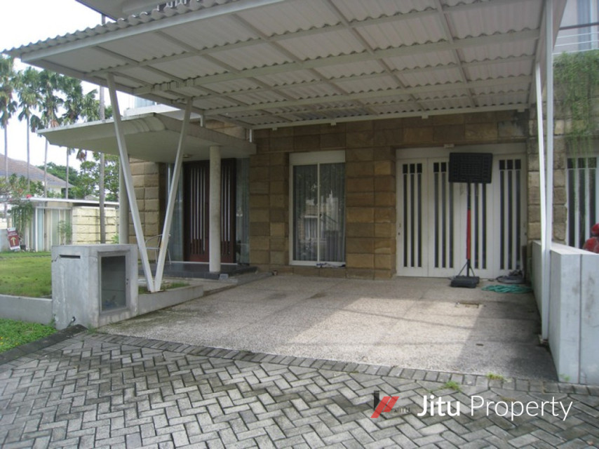 Dijual Rumah Modern Lux di Royal Residence Crown Hill, Surabaya. 