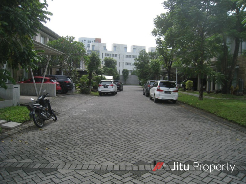 Dijual Rumah Modern Lux di Royal Residence Crown Hill, Surabaya. 