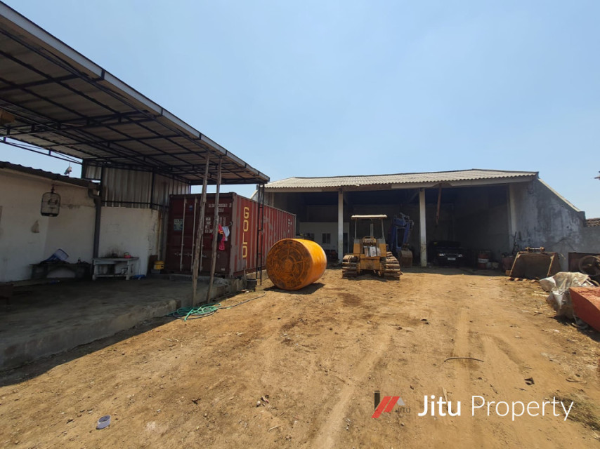 Dijual Tanah dan Bangunan Komersial SHM Raya Carat Gempol Pasuruan.