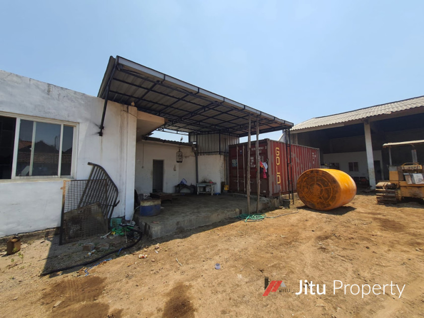 Dijual Tanah dan Bangunan Komersial SHM Raya Carat Gempol Pasuruan.