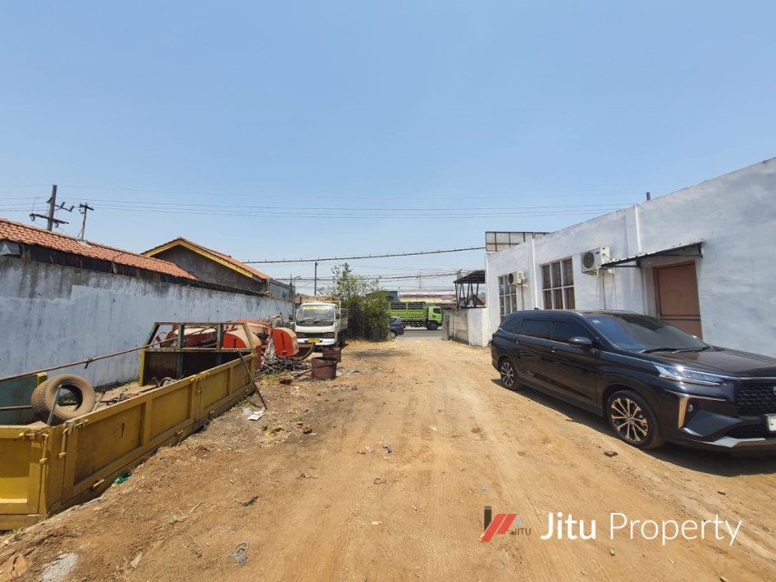 Dijual Tanah dan Bangunan Komersial SHM Raya Carat Gempol Pasuruan.