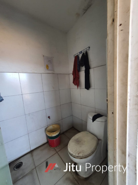 Dijual Tanah dan Bangunan Komersial SHM Raya Carat Gempol Pasuruan.