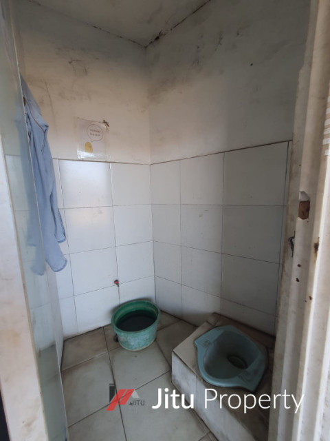 Dijual Tanah dan Bangunan Komersial SHM Raya Carat Gempol Pasuruan.