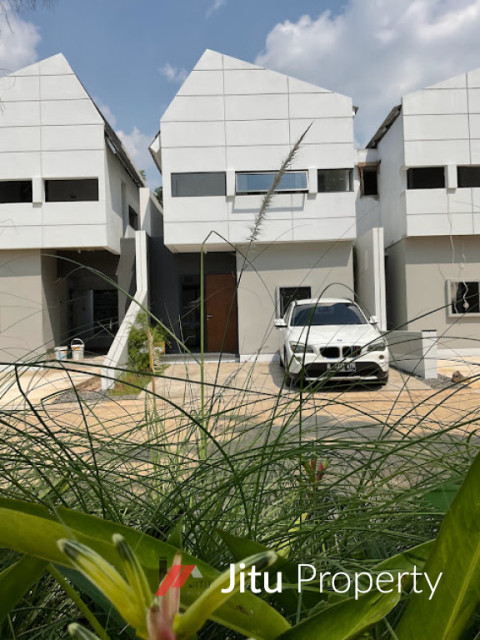 Dijual Rumah Dekat Tol Sekolah Dengan Akses Kendaran Umum, Cimanggis
