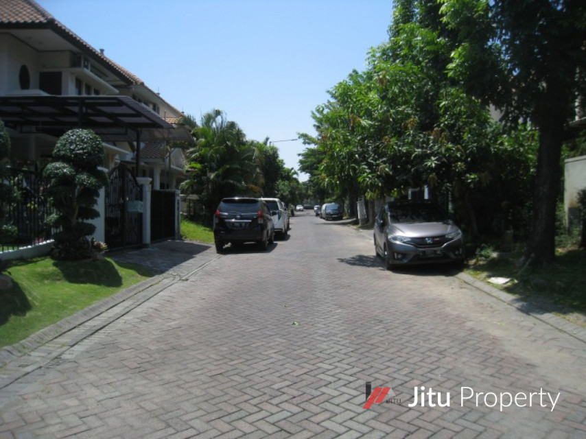 Dijual Rumah Siap Huni Lokasi Prestisius di Graha Famili, Surabaya