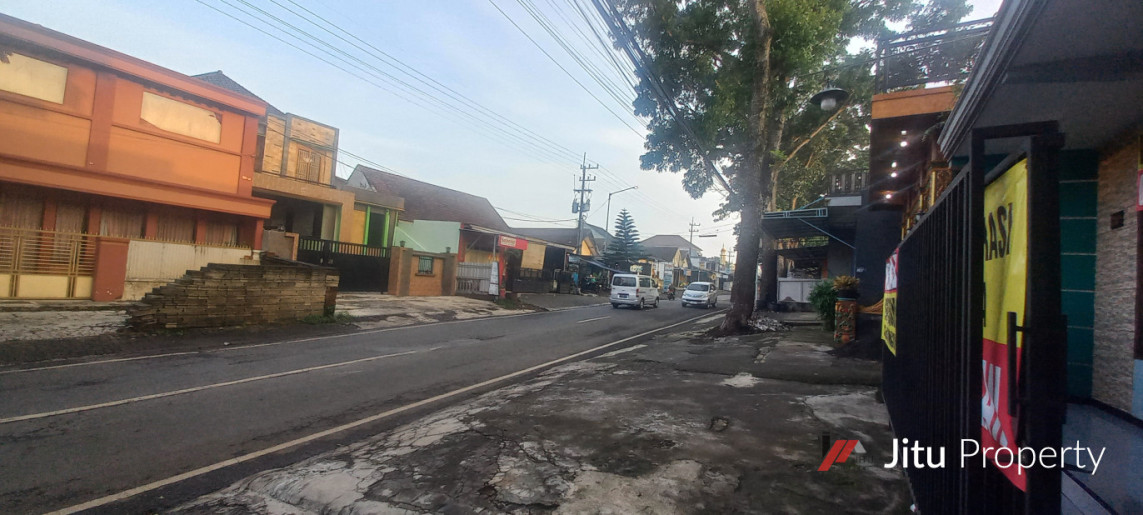 Disewakan rumah 0 jalan raya Pakis Malang Bisa Untuk Usaha