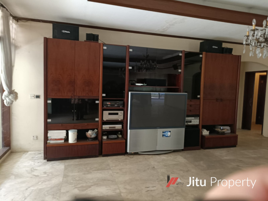 Dijual Rumah Tua Lokasinya Sangat Bagus Kawasan Ciputra Hotel 