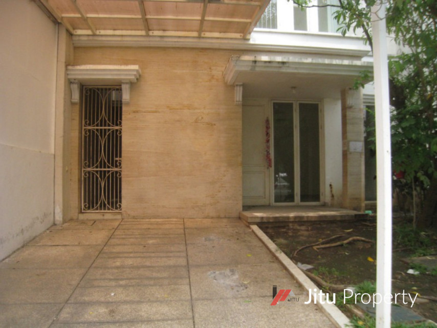 Disewakan Rumah Minimalis Siap Huni di Pakuwon, The Mansion, Surabaya.