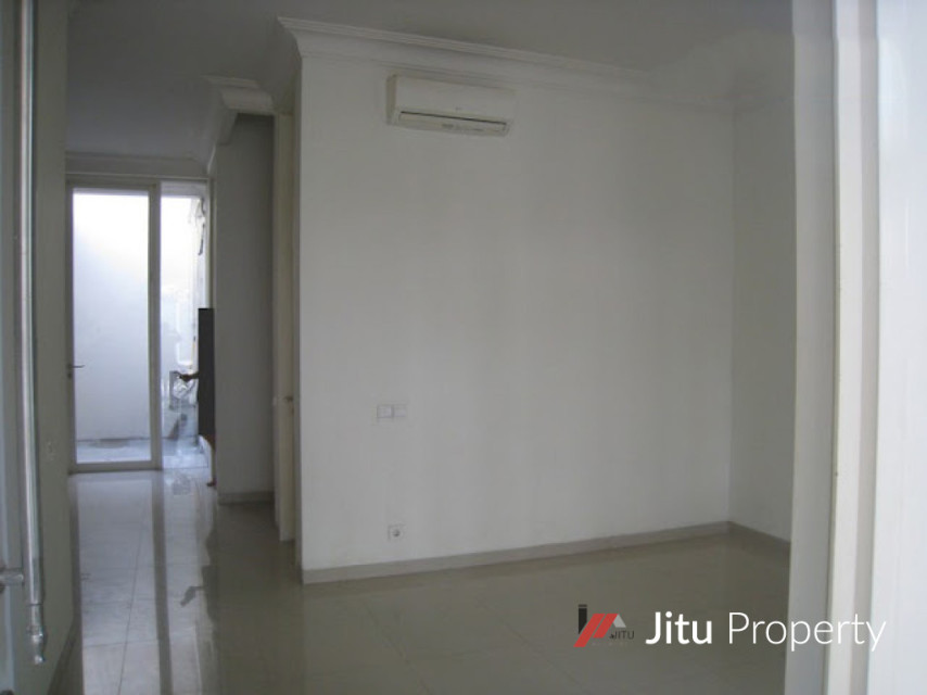 Disewakan Rumah Minimalis Siap Huni di Pakuwon, The Mansion, Surabaya.