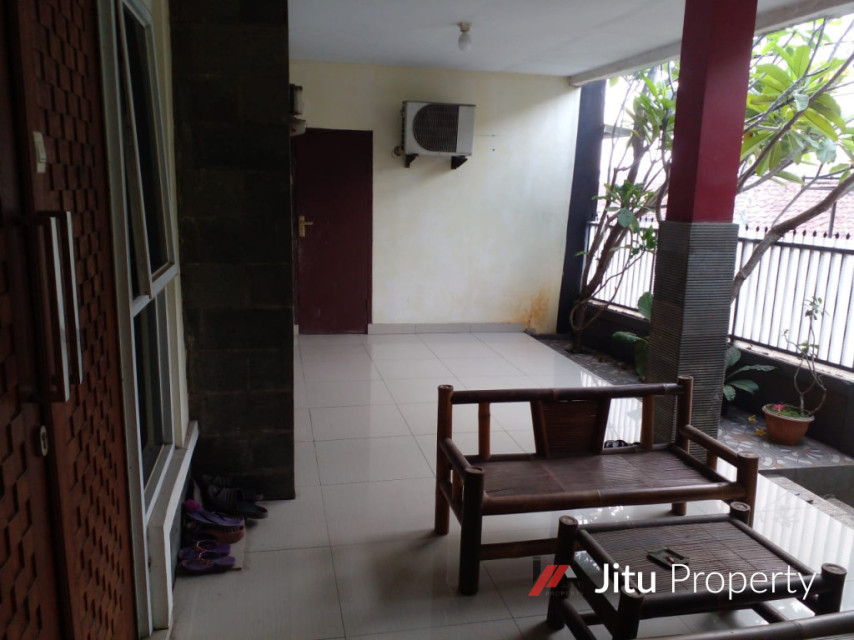 Dijual Rumah strategis 3 Lt. di Bogor Luas bangunan 633 Meter