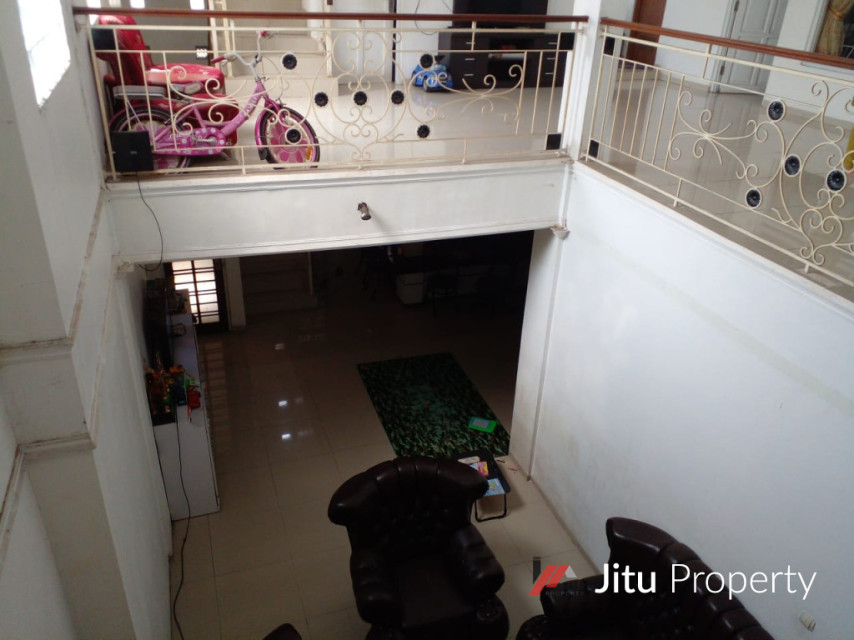 Dijual Rumah strategis 3 Lt. di Bogor Luas bangunan 633 Meter