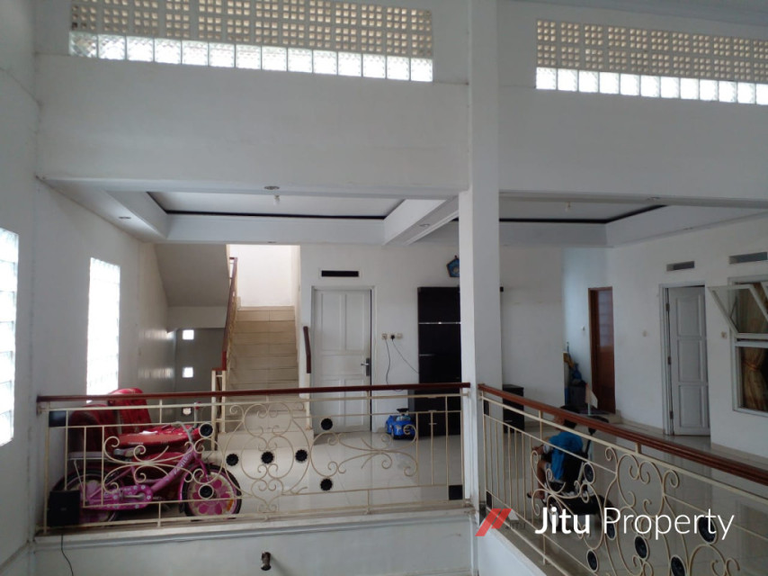 Dijual Rumah strategis 3 Lt. di Bogor Luas bangunan 633 Meter