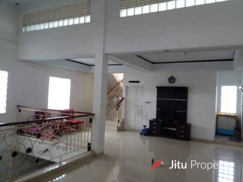 Dijual Rumah strategis 3 Lt. di Bogor Luas bangunan 633 Meter