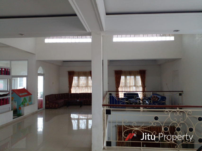 Dijual Rumah strategis 3 Lt. di Bogor Luas bangunan 633 Meter