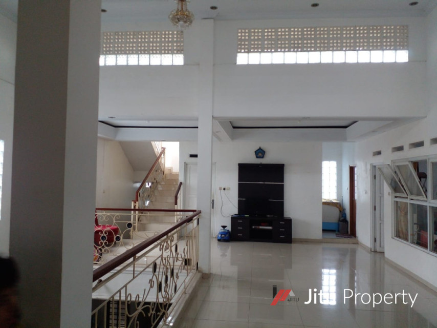 Dijual Rumah strategis 3 Lt. di Bogor Luas bangunan 633 Meter