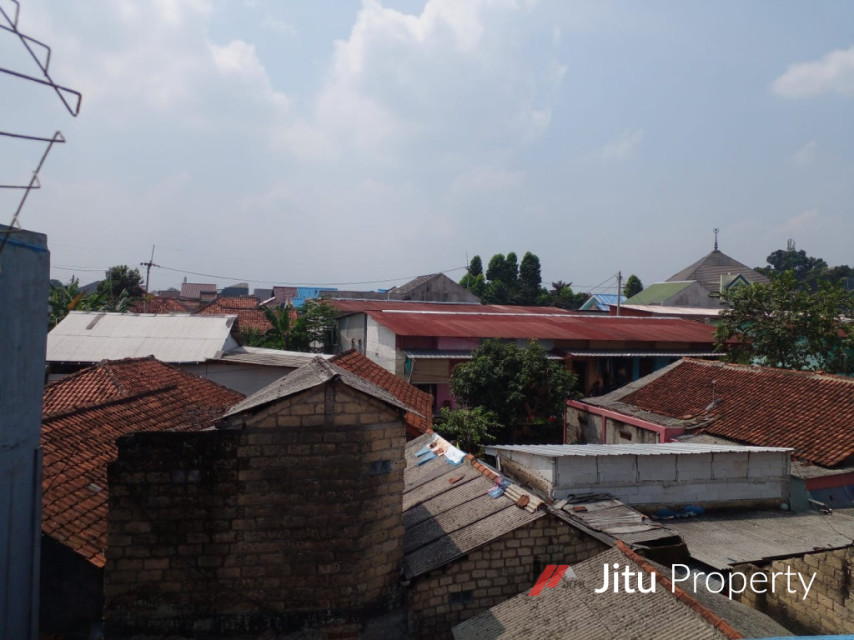 Dijual Rumah strategis 3 Lt. di Bogor Luas bangunan 633 Meter