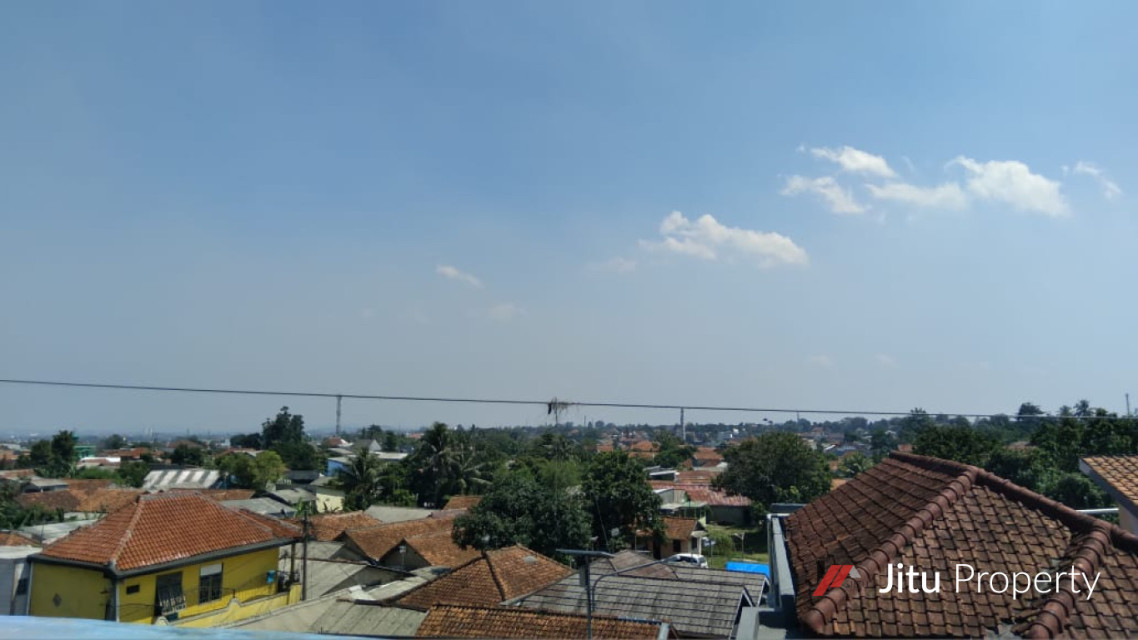 Dijual Rumah strategis 3 Lt. di Bogor Luas bangunan 633 Meter