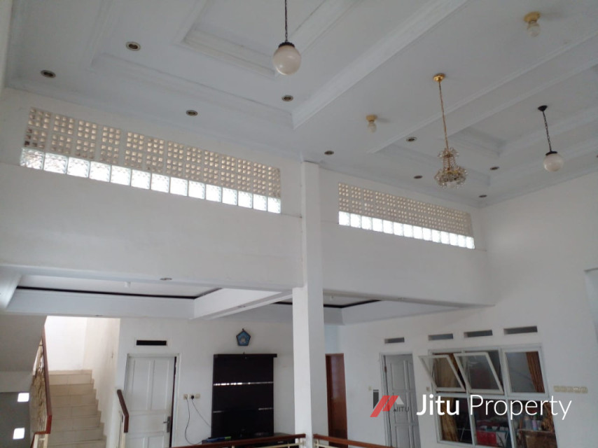 Dijual Rumah strategis 3 Lt. di Bogor Luas bangunan 633 Meter