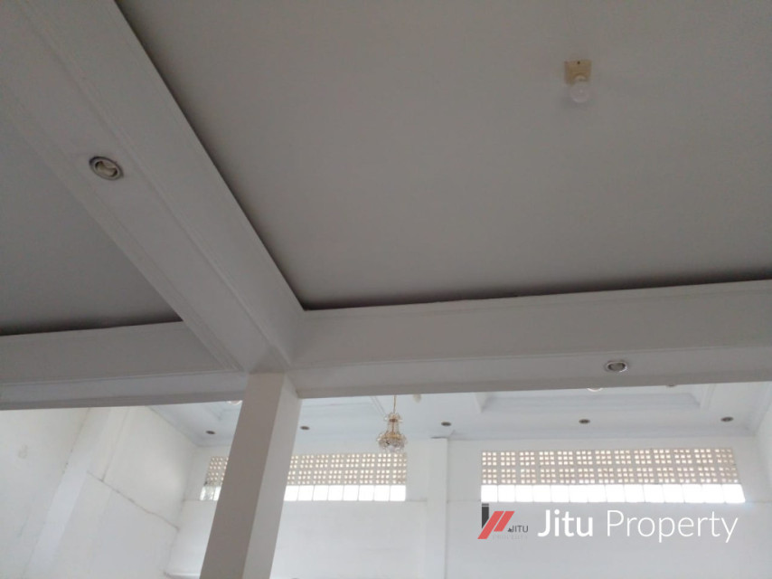 Dijual Rumah strategis 3 Lt. di Bogor Luas bangunan 633 Meter