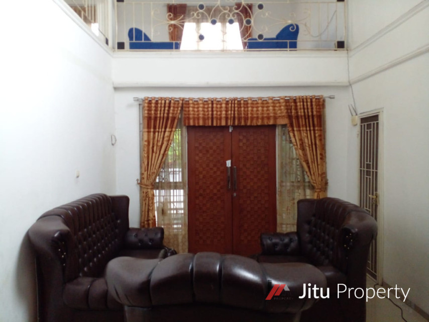 Dijual Rumah strategis 3 Lt. di Bogor Luas bangunan 633 Meter