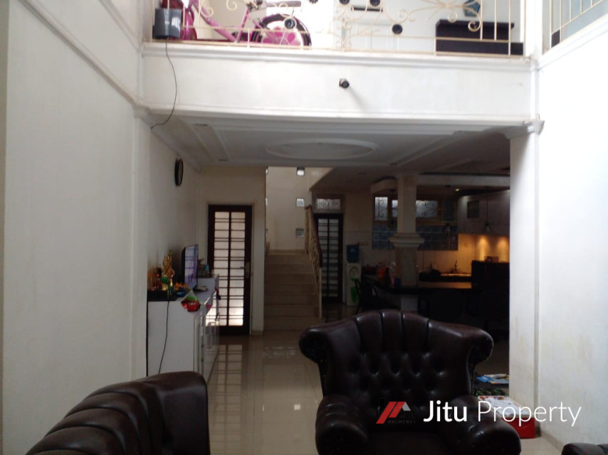 Dijual Rumah strategis 3 Lt. di Bogor Luas bangunan 633 Meter