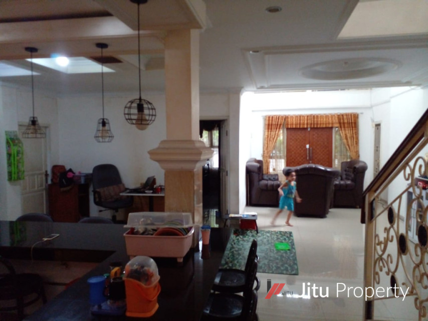 Dijual Rumah strategis 3 Lt. di Bogor Luas bangunan 633 Meter