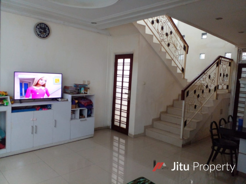 Dijual Rumah strategis 3 Lt. di Bogor Luas bangunan 633 Meter