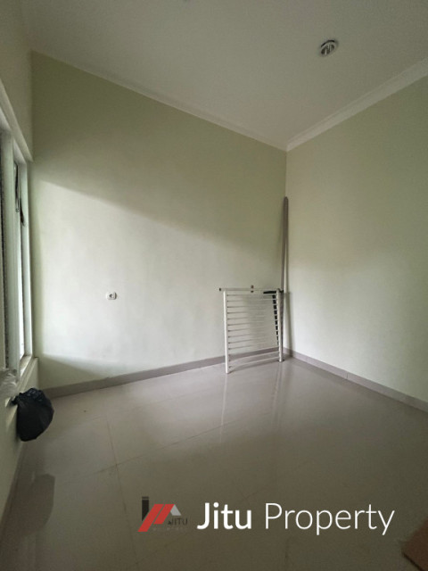 Dijual Rumah 2 Lantai Plus Rooftop Full Dak Piranha Atas Suhat  