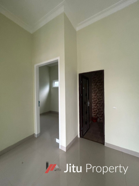 Dijual Rumah 2 Lantai Plus Rooftop Full Dak Piranha Atas Suhat  