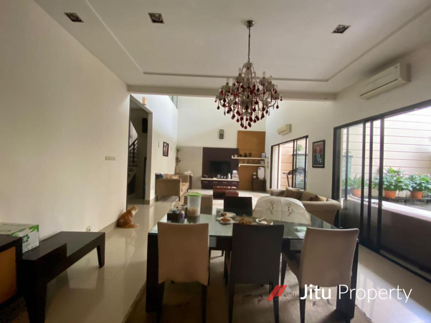Rumah Minimalis Modern Raffles Hills Area Komplek Perumahan. Cibubur