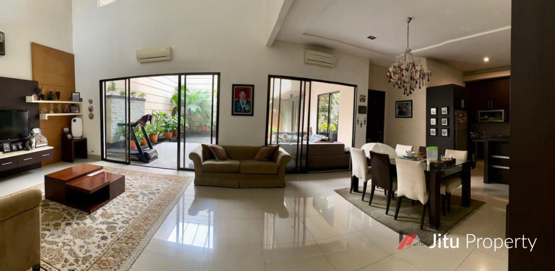 Rumah Minimalis Modern Raffles Hills Area Komplek Perumahan. Cibubur