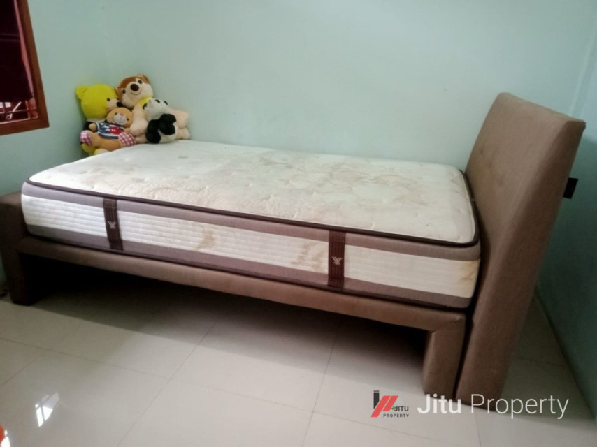 Dijual Rumah Mewah Indah, Furnished Berkualitas, Tergolong Baru