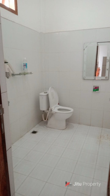 Dijual Rumah Mewah Indah, Furnished Berkualitas, Tergolong Baru